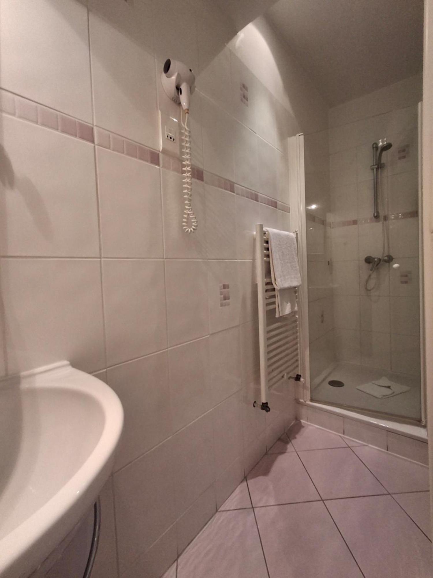 Hostellerie Du Lys Lamorlaye Εξωτερικό φωτογραφία