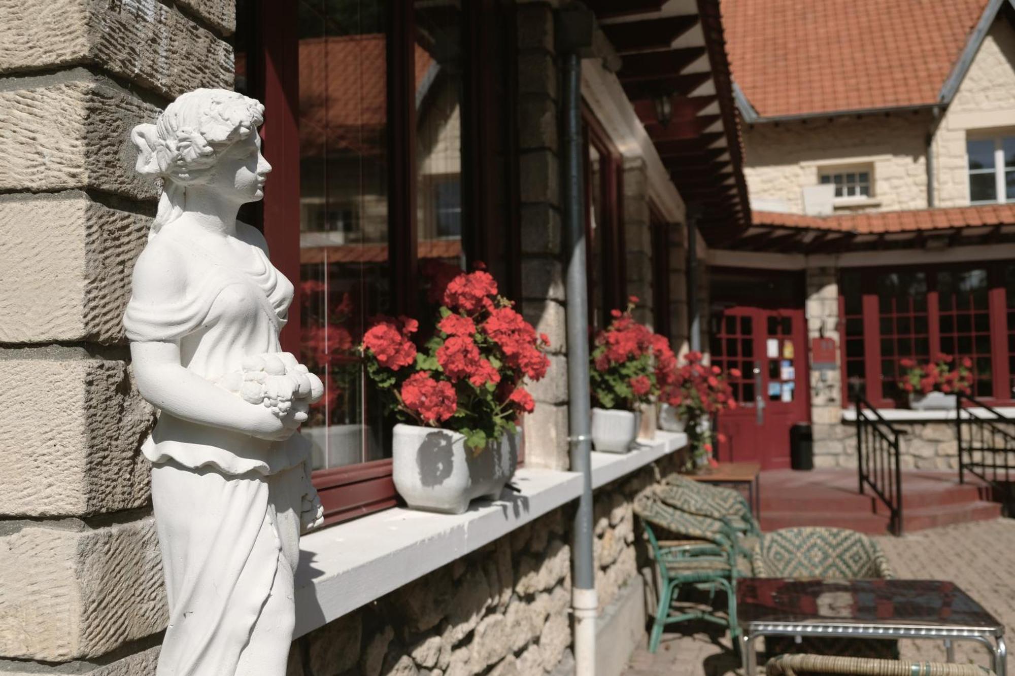 Hostellerie Du Lys Lamorlaye Εξωτερικό φωτογραφία